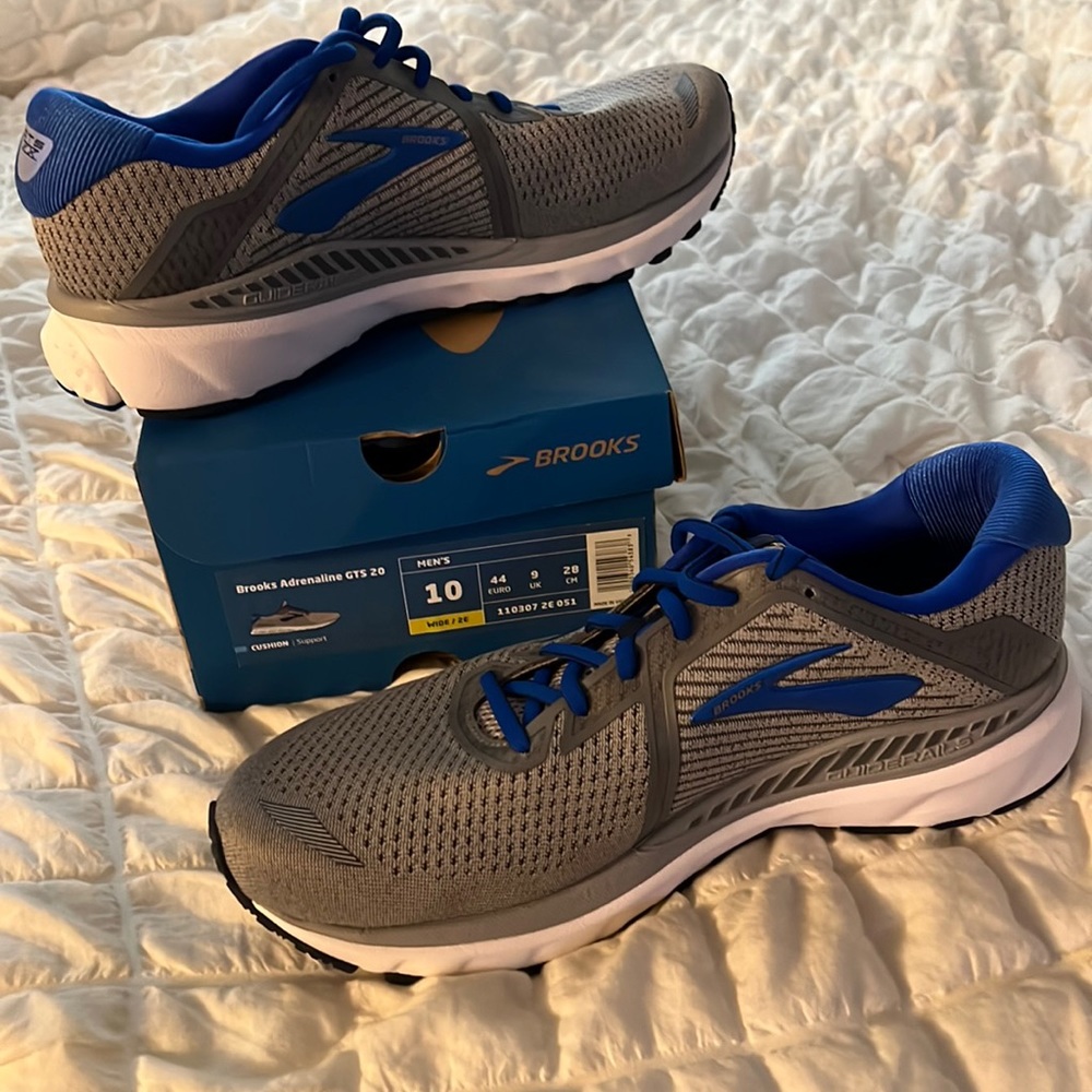 NIB. Never worn. Men’s Brooks shoes